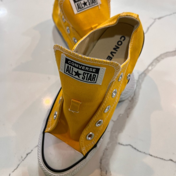 Converse - Picture 2 of 3